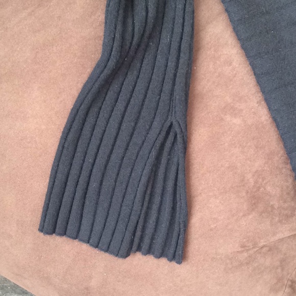 NWT. Saks 5th Ave. Women’s Cashmere sweater. - Picture 3 of 4